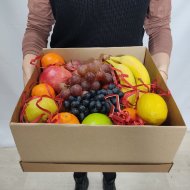 Фрукты в коробке с прозрачной крышкой Фрукты в коробке с прозрачной крышкой