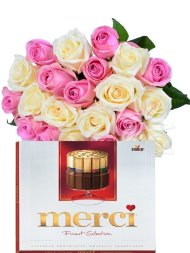 Букет розовых и белых роз с конфетами "Merci"